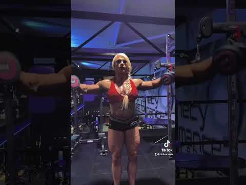 Lisa Cross Pro Bodybuilder workout #fitness #workout #gym #shorts