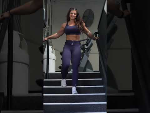 Muscle girl doing her thing 💪🏻 #shorts #fitness #viral