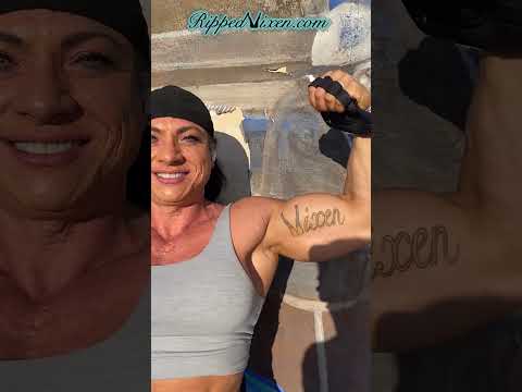 Post Workout Pump @RippedVixen #RippedVixen #ifbbpro #femalebodybuilders