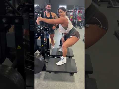 Pulling the same weight as my boyfriend 💪🏼💅🏻#bodybuilding #femalebodybuilding #gymmotivation